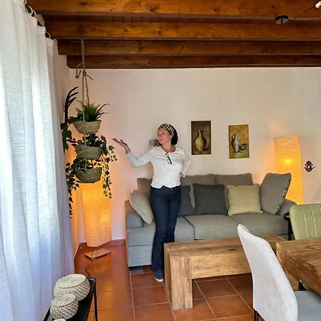 Cozy Canarian With Large And Sunny Garden